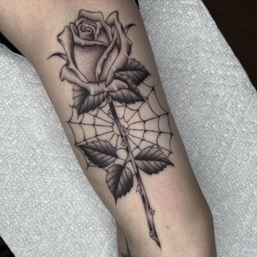 tatuaj trandafir