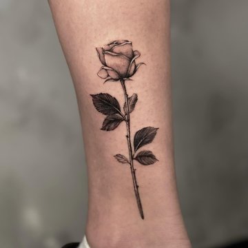tatuaj trandafir