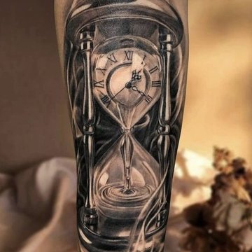 tatuaj cu ceas