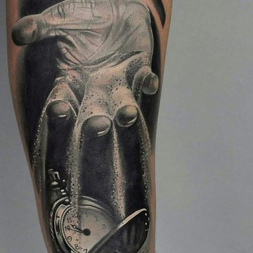 tatuaj cu ceas