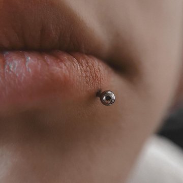 Piercingul buzelor