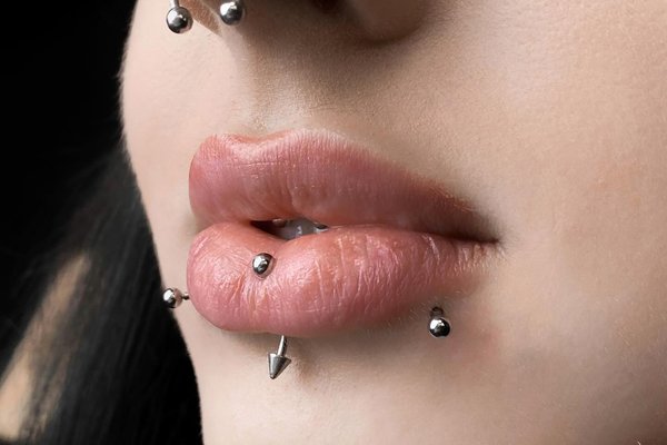 Piercingul buzelor