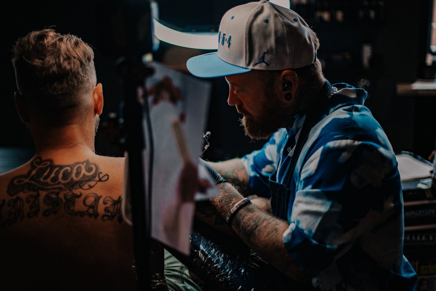 Cum să alegi un salon de tatuaje