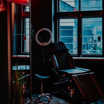 Cum să alegi un salon de tatuaje