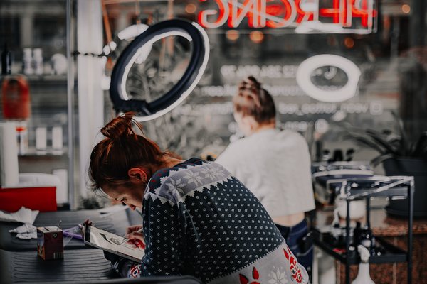 Cum să alegi un salon de tatuaje