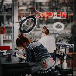 Cum să alegi un salon de tatuaje