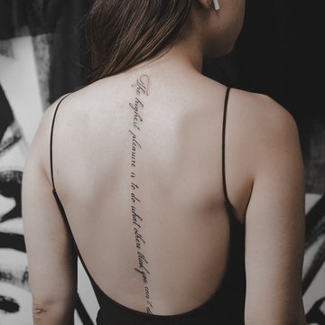 Tatuajele feminine pe spate