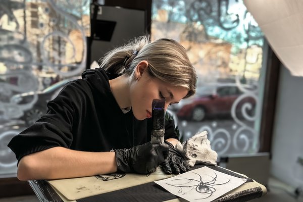 Cursuri de tatuaj online
