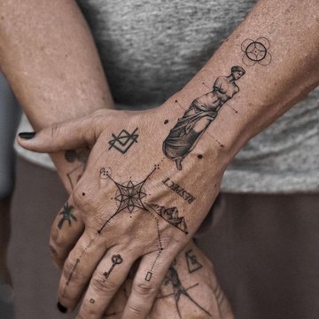 Tatuaje pe degete