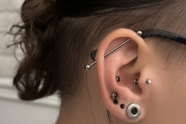 Piercingul industrial