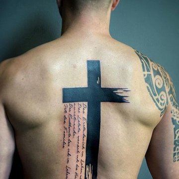 tatuaj cu cruce