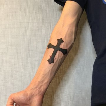tatuaj cu cruce