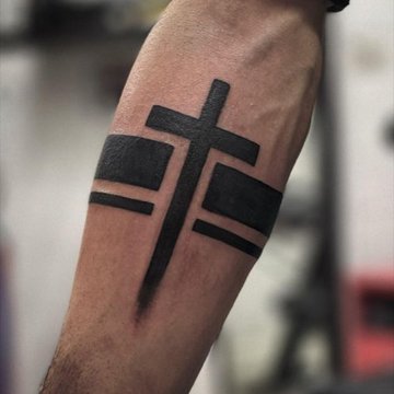 tatuaj cu cruce