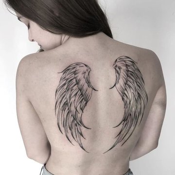 tatuaj cu aripi de înger