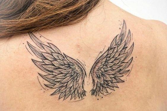 tatuaj cu aripi de înger