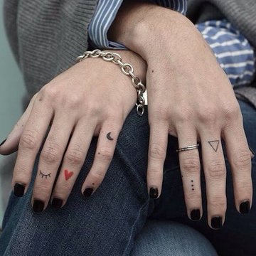 Idei de tatuaje pe degete pentru femei