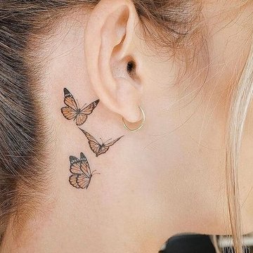 tatuaj pe gât