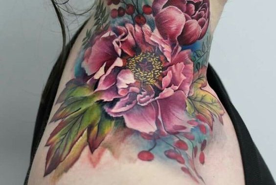 tatuaj pe gât