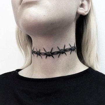 tatuaj pe gât