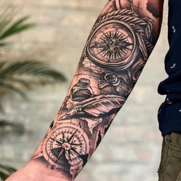 tatuaj busolă