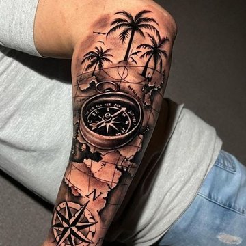 tatuaj busolă