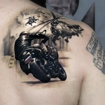 tatuaj cu motocicletă