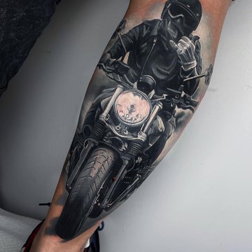 tatuaj cu motocicletă