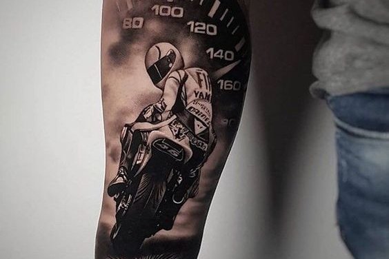 tatuaj cu motocicletă