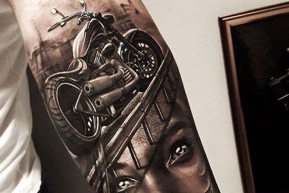 tatuaj cu motocicletă