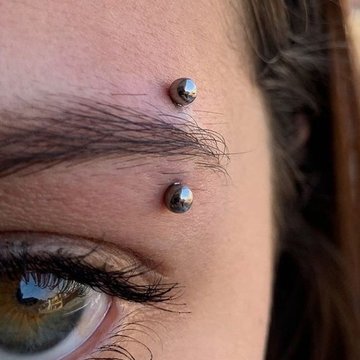 piercing sprâncene