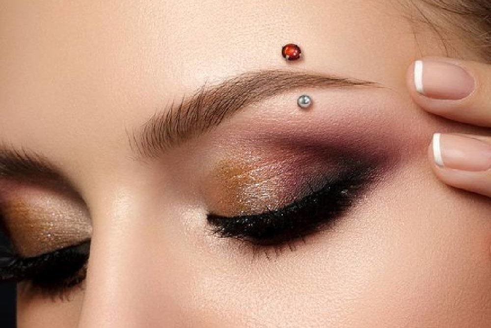 piercing sprâncene