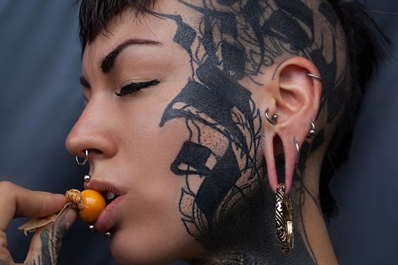 tatuaje faciale
