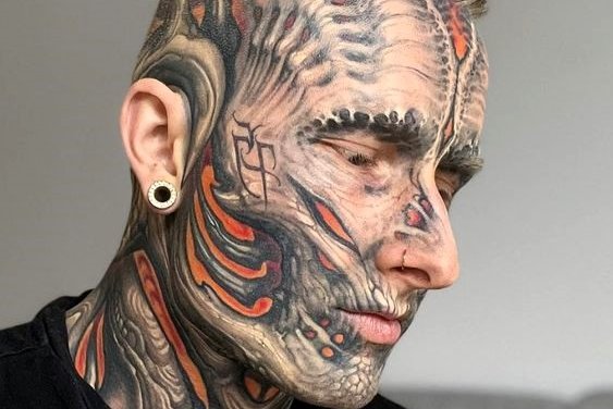 tatuaje faciale