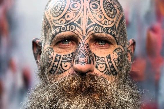 tatuaje faciale