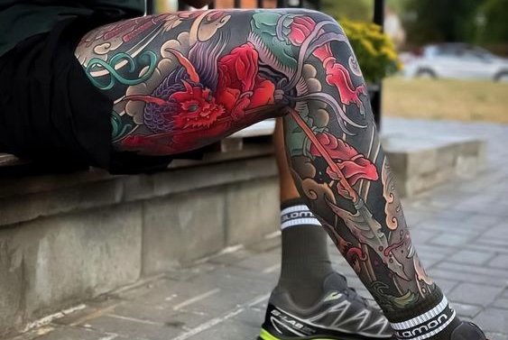 tatuaje pe picioare pentru bărbați