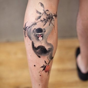 tatuaje pe picioare pentru bărbați