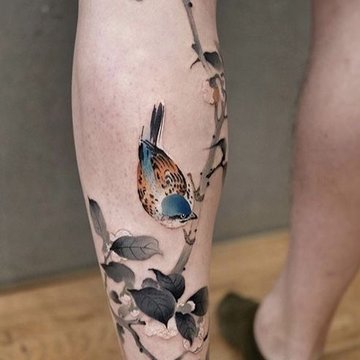 tatuaje pe picioare pentru bărbați