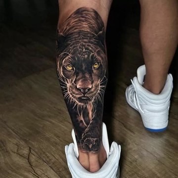 tatuaje pe picioare pentru bărbați