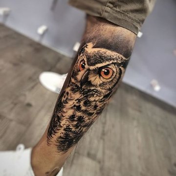 tatuaje pe picioare pentru bărbați