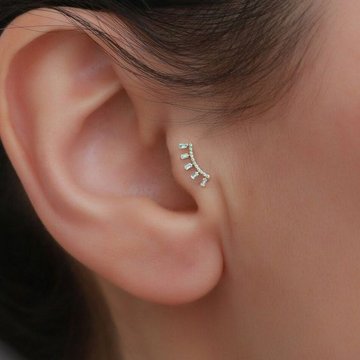 piercing tragus