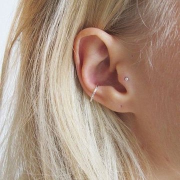 piercing tragus