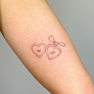 tatuaje cu inițiale